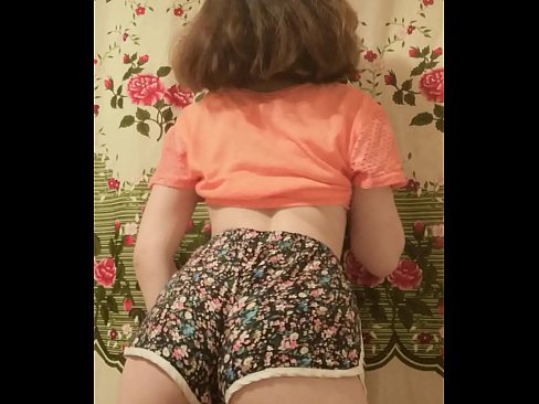 ❤️ Leanabh òg sexy a ’toirt dheth na shorts aice air a’ chamara ❤️❌  Porno fb  leinn  ❌️❤