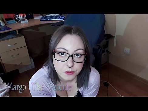❤️ Nighean gnèitheach le speuclairean a’ suirghe Dildo gu domhainn air a’ chamara ❤️❌  Porno fb  leinn  ❌️❤